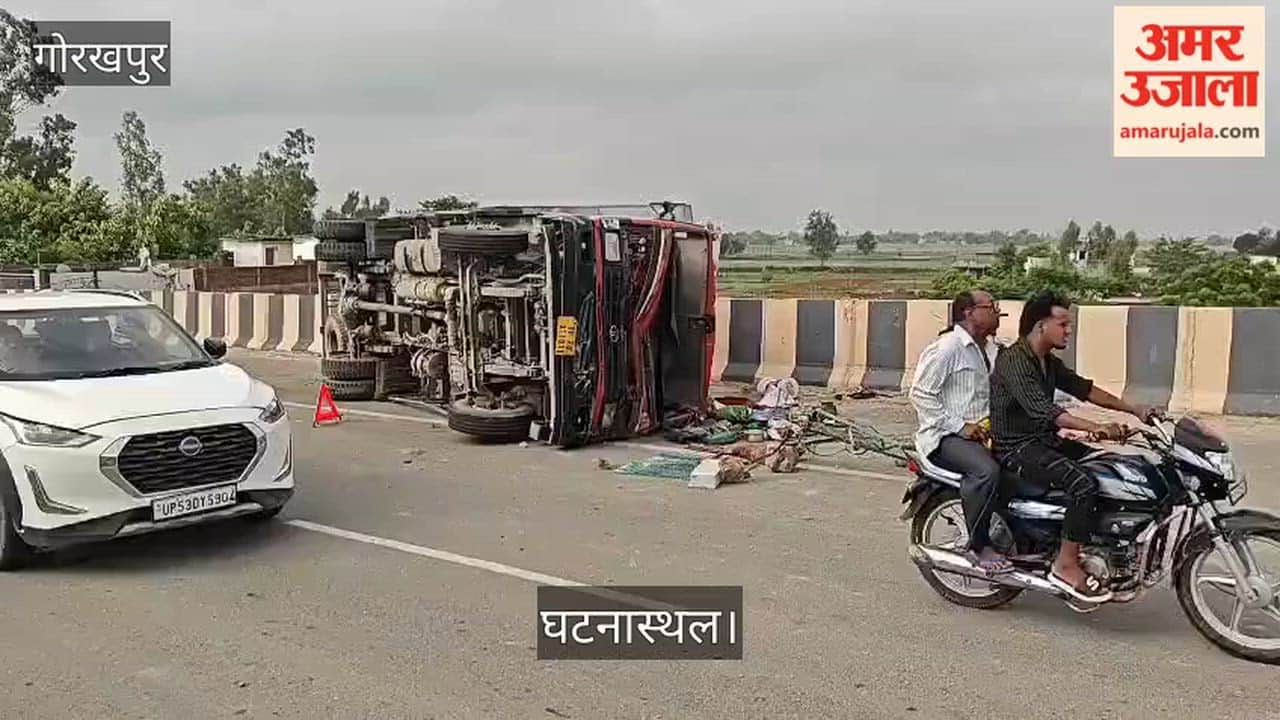 Truck overturns on Maniram Bridge; major accident averted.