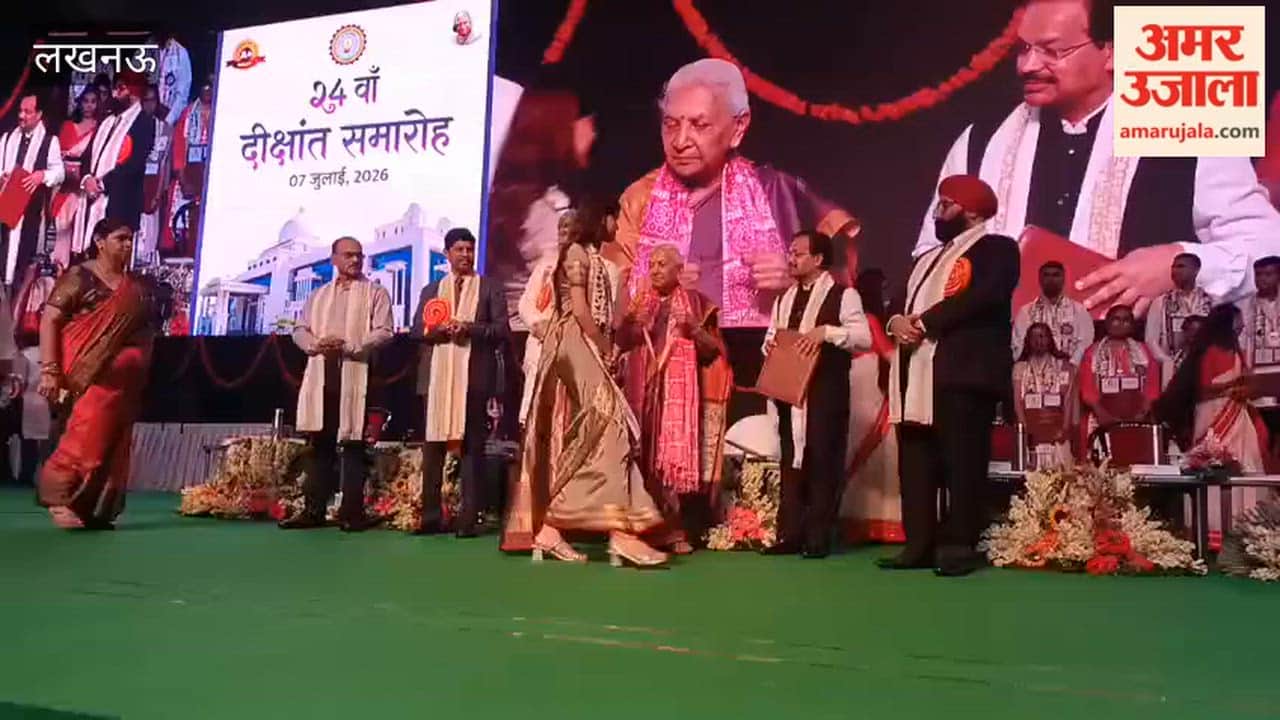 एकेटीयू दीक्षांत समारोह, राज्यपाल ने छात्र-छात्राओं को पदक देकर किया सम्मानित