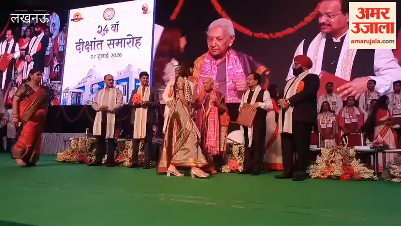 एकेटीयू दीक्षांत समारोह, राज्यपाल ने छात्र-छात्राओं को पदक देकर किया सम्मानित