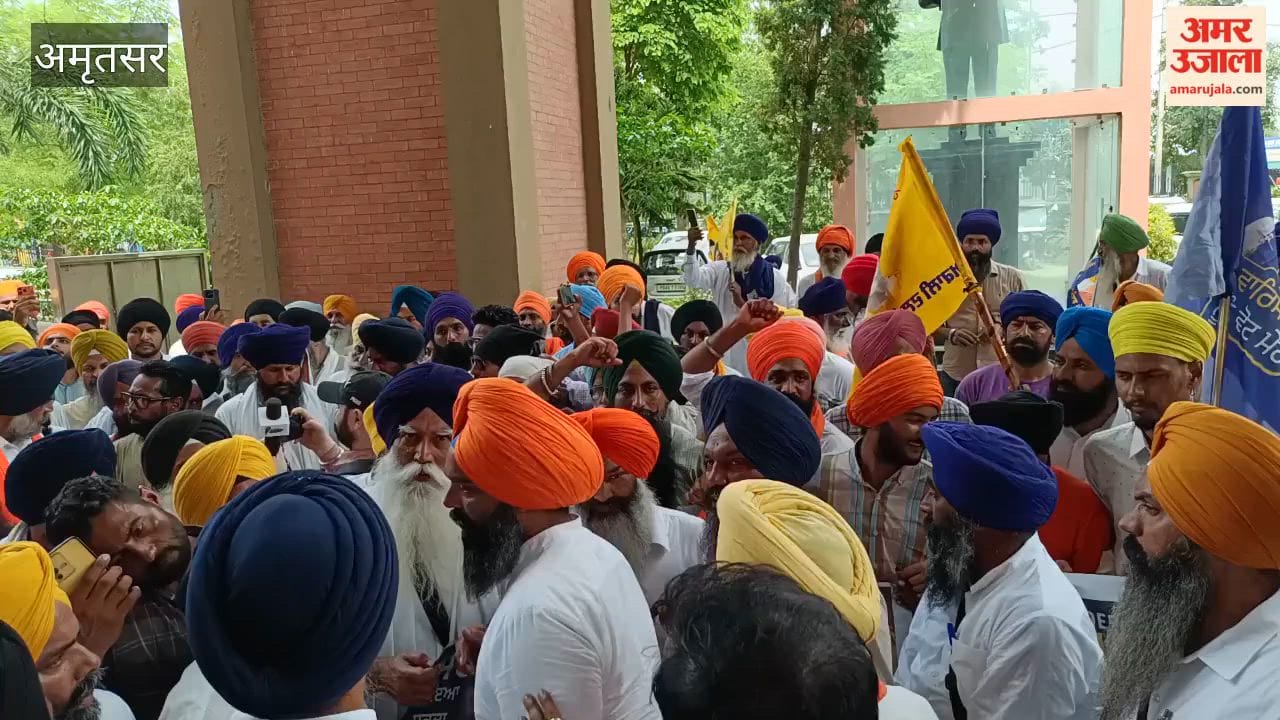 Tarsem Singh, father of the 'Waris Punjab De' leader, arrived in Tarn Taran to submit a memorandum to the Deputy Commissioner regarding the halt on the film 'Satluj'.
