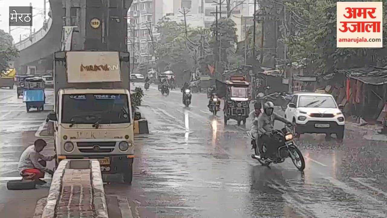 Meerut: Several vehicles break down due to rain; heavy downpour on Delhi Road.