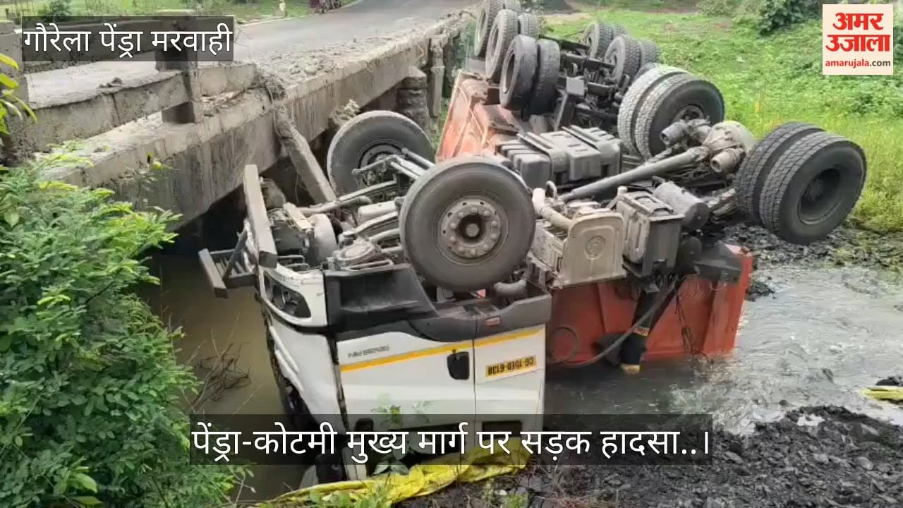 Coal-laden trailer falls into river on Pendra-Kotmi route