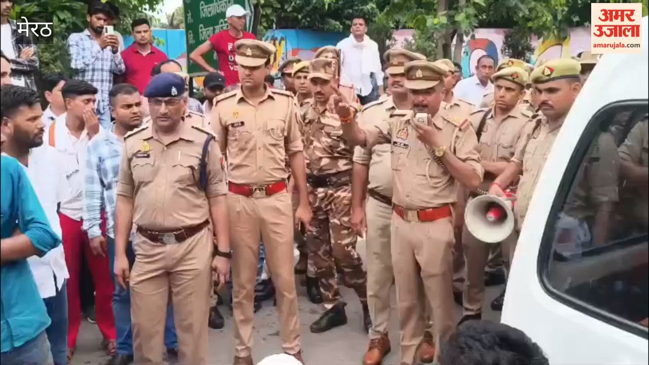 Meerut: Protest outside the Collectorate; police resorted to a heavy lathi-charge; five people detained