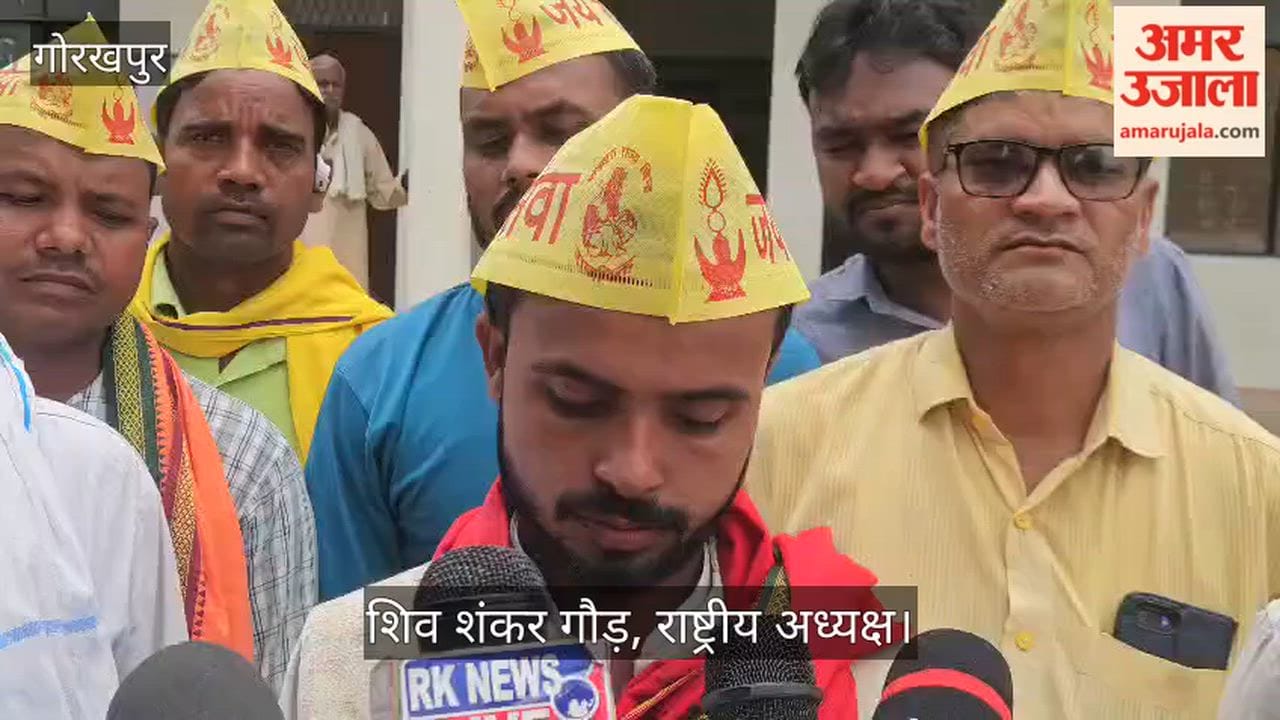 The Adivasi Army submitted a memorandum to the Tehsildar regarding the issuance of Gond Dhuria caste certificates.