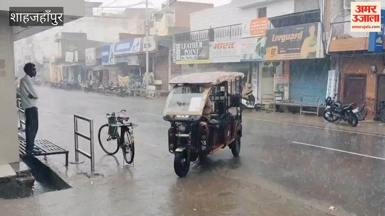 Waterlogging on roads due to rain in Shahjahanpur