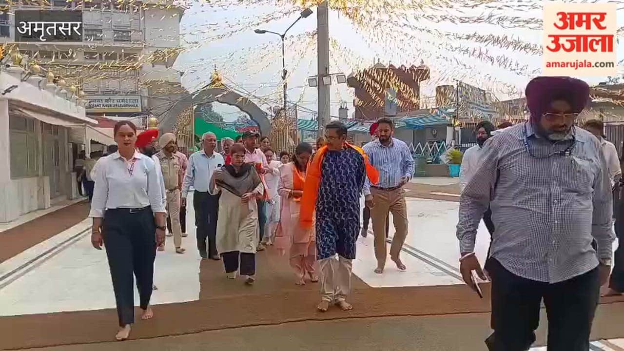 Supreme Court Judge M.M. Sundresh offered prayers at Durgiana Temple