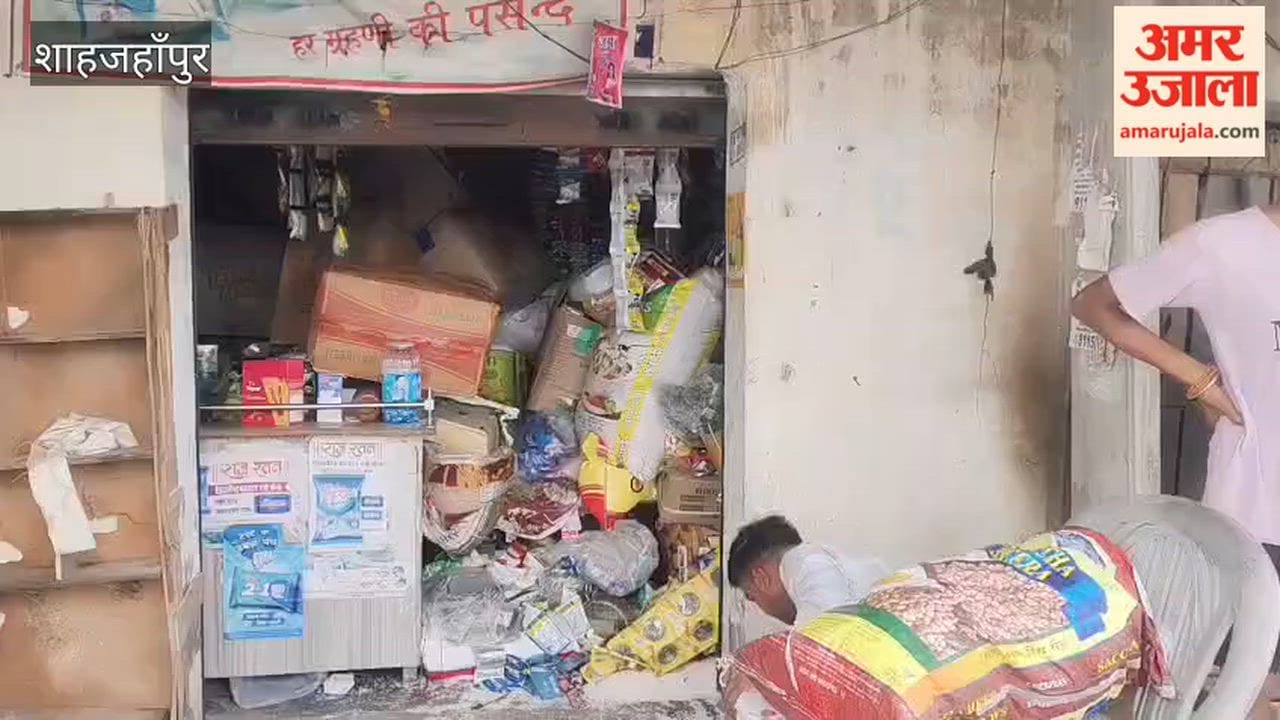shop locks broken and theft committed on the highway in Shahjahanpur