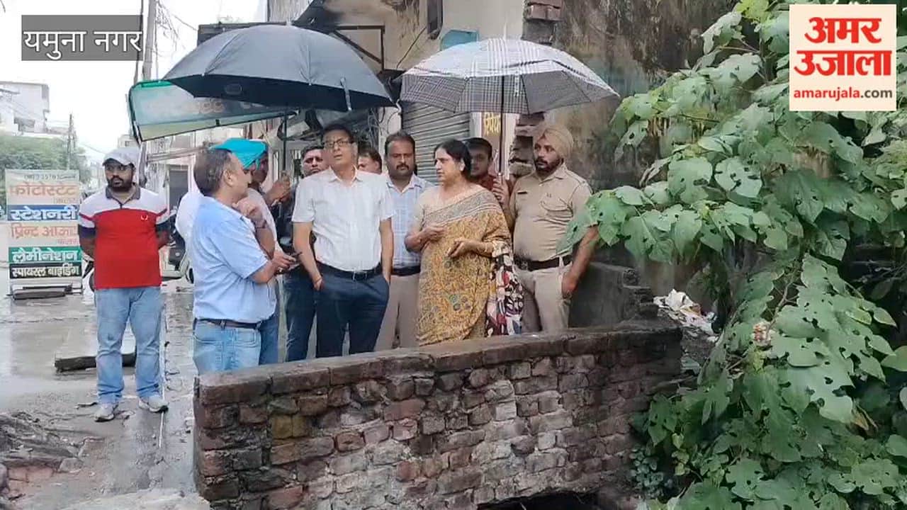 Mayor and Commissioner set out to take stock of the situation amidst rain in Yamunanagar.