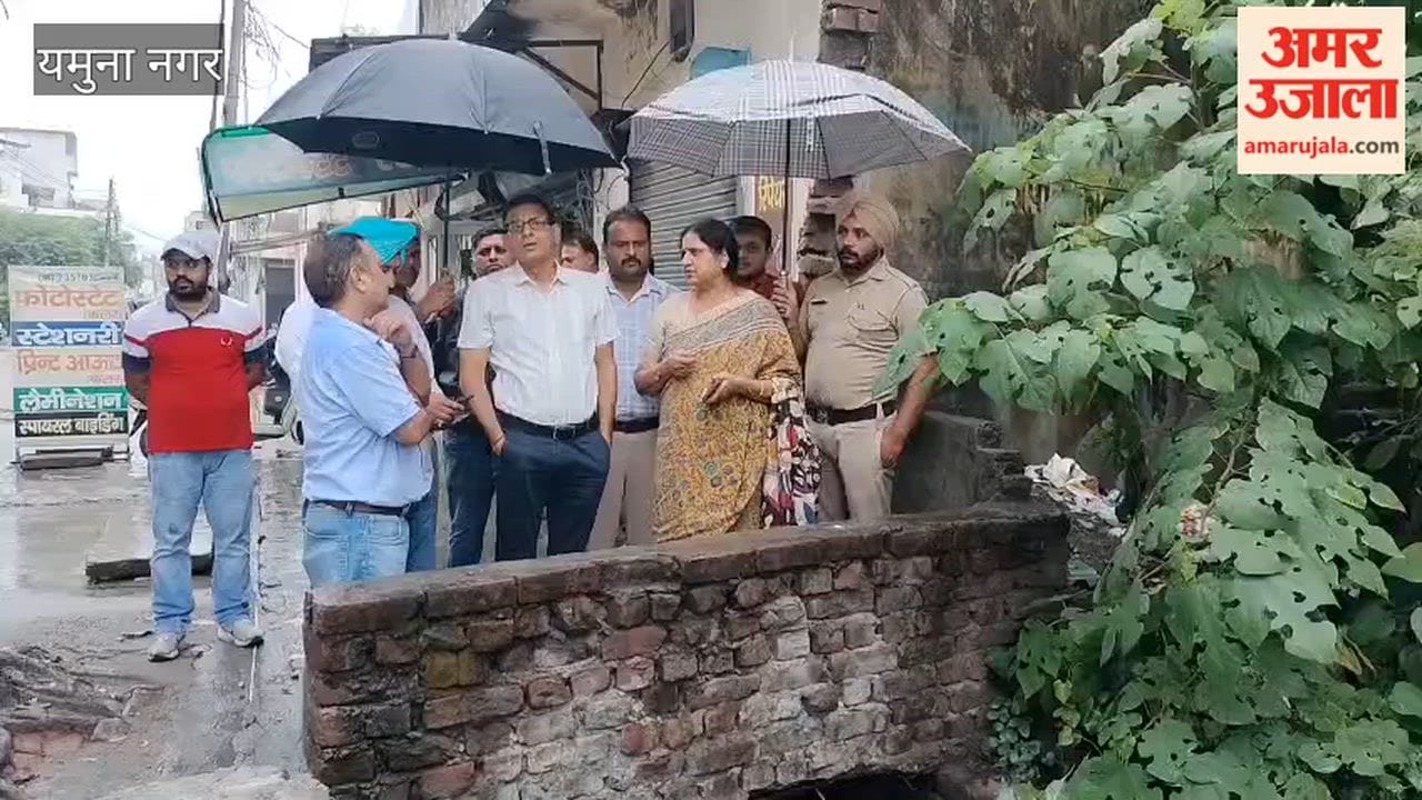 Mayor and Commissioner set out to take stock of the situation amidst rain in Yamunanagar.