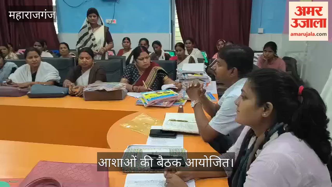 Meeting of ASHAs regarding the communicable disease control campaign