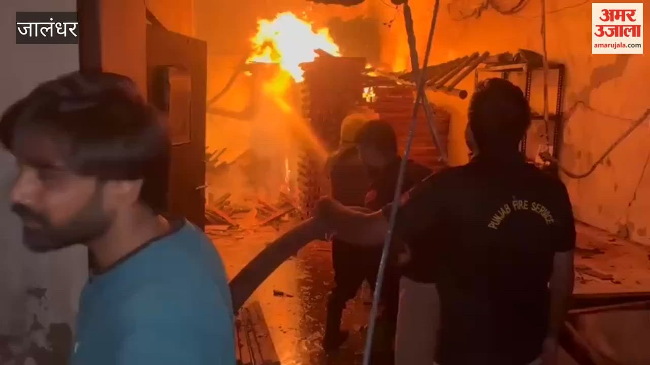 Massive fire breaks out at a factory in Jalandhar; fire department teams are working to bring it under control.