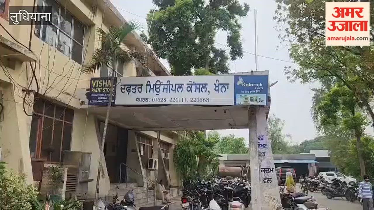 Indefinite strike by sanitation workers begins in Khanna.