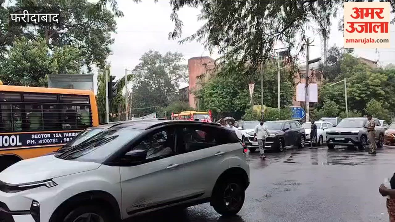 FaridabadResidents of Nehru Colony took to streets during rain