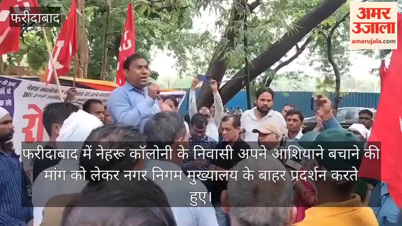 Residents of Nehru Colony in Faridabad protesting outside the Municipal Corporation headquarters, demanding that their homes be saved.