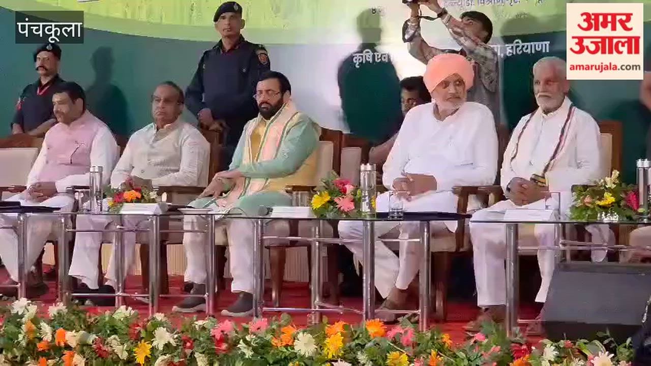 Chief Minister interacts with farmers regarding natural farming in Haryana.