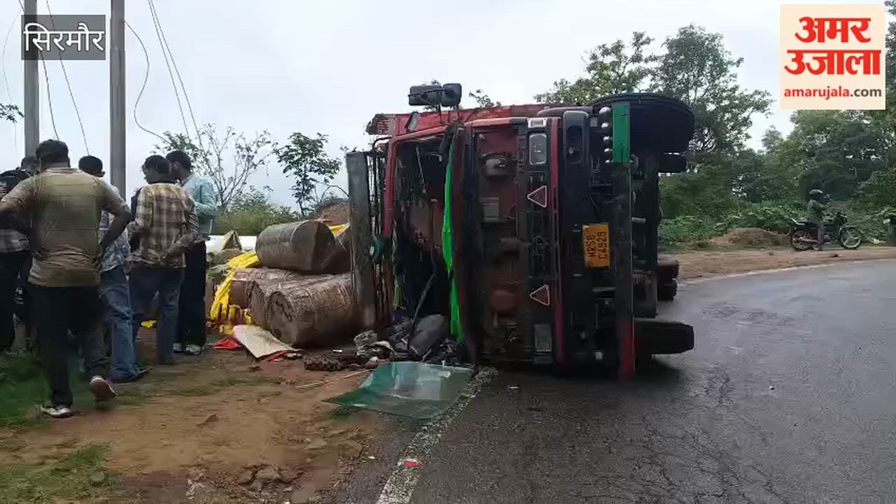 Sirmour Truck lost control and overturned near Dorka, major accident averted