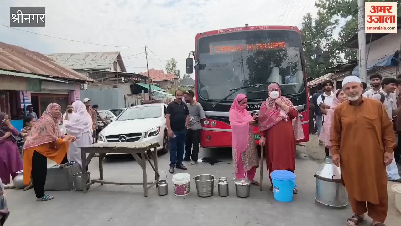 Residents of Pinglena village in south Kashmir's Pulwama district on Tuesday once again staged a protest and blocked the road