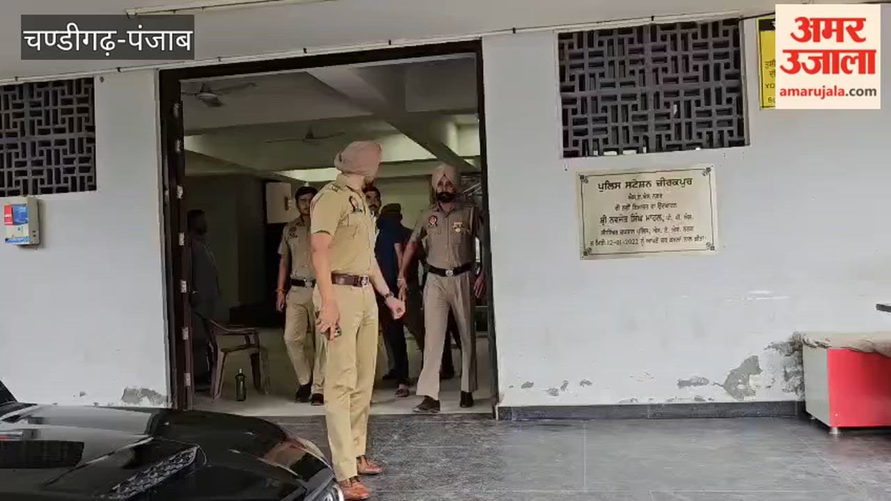 Two accused arrested with a consignment of intoxicating capsules