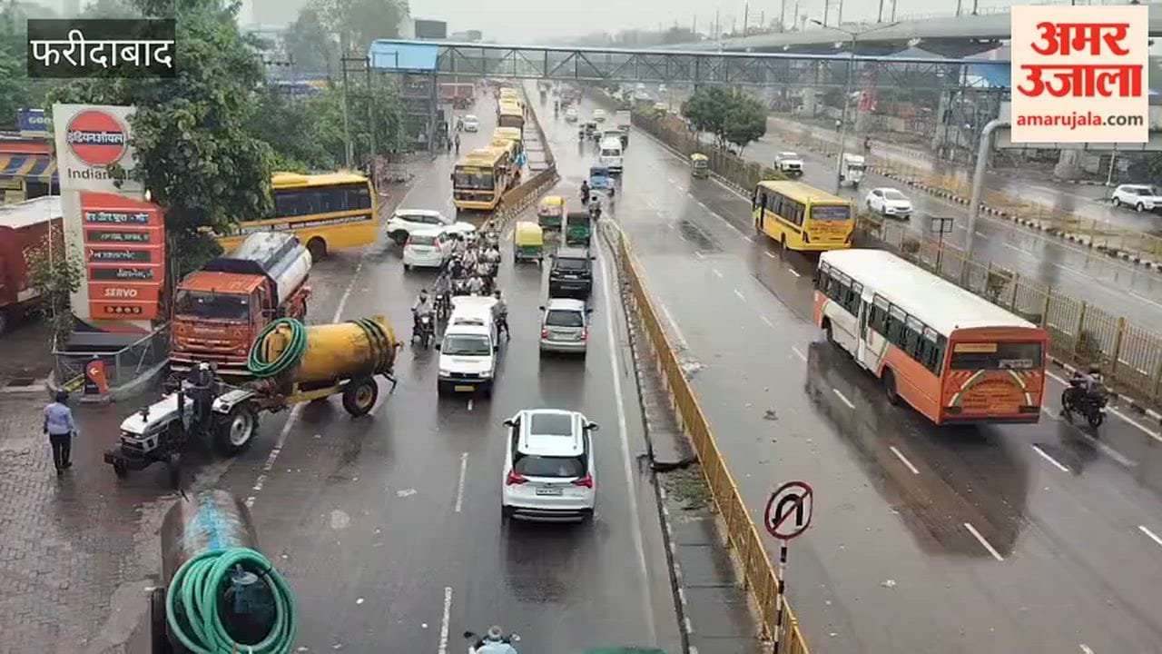 Traffic jam on the service road in Faridabad opposite the Neelam-Ajronda Metro station as people queue up to refuel