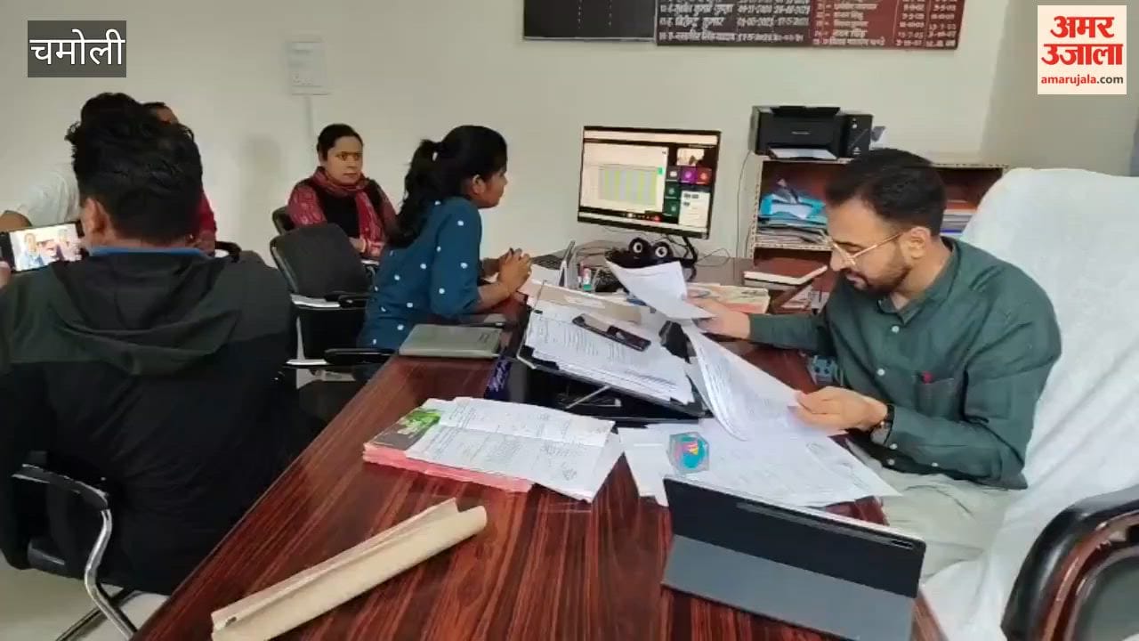 Public representatives submitted a memorandum to the Executive Engineer of the PWD and the SDM, demanding the blacktopping of the Gwaldam-Khampadhar-Chidanga Malla road