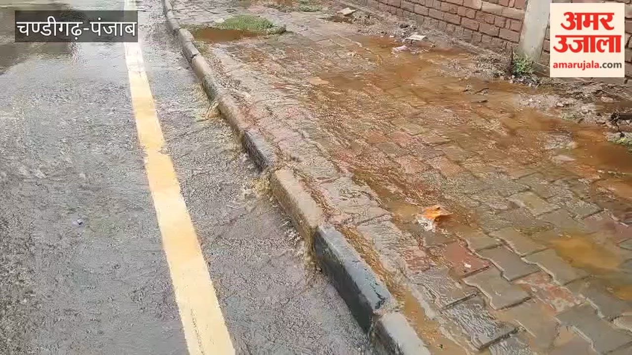In Chandigarh, the Administrator's program is taking place on one side, while sewage is flowing on the other.
