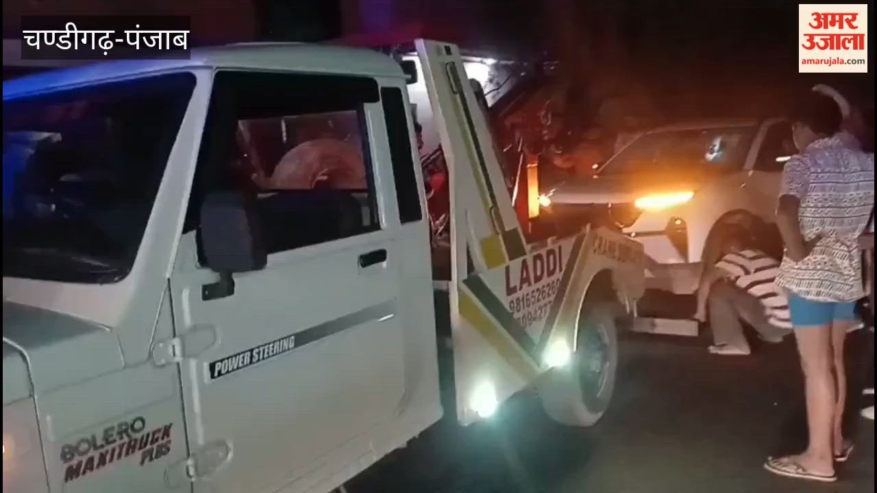 Smuggler Fleeing Excise Department Pathankot Hit Scooter Three People Sustained Injuries