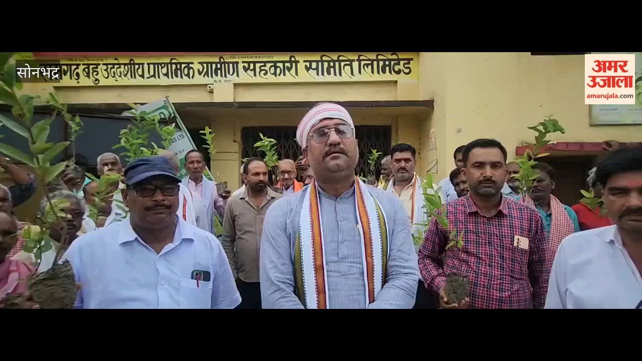 Farmers protest at Ramgarh B-PACS over fertilizer availability