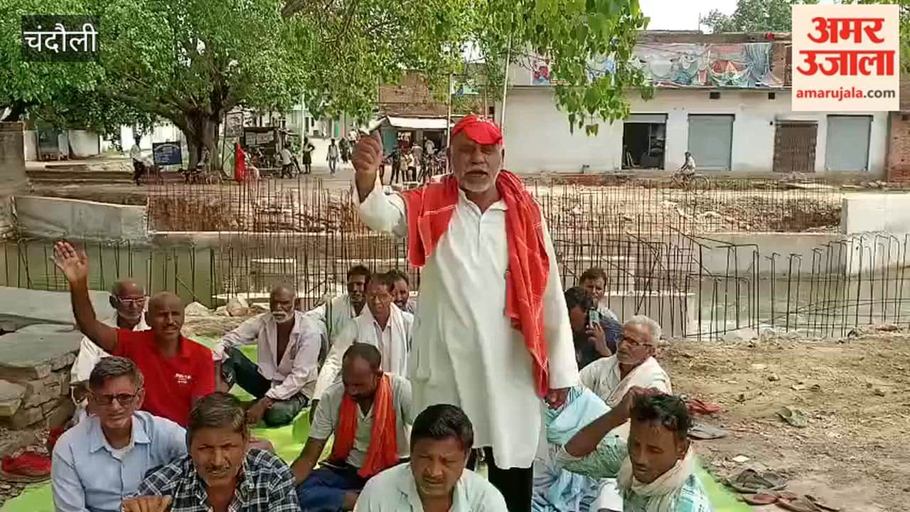 Farmers begin sit-in protest demanding increase height of spillway in chandauli