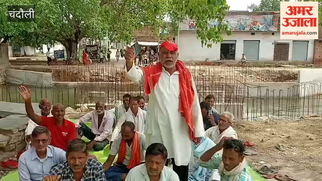 Farmers begin sit-in protest demanding increase height of spillway in chandauli