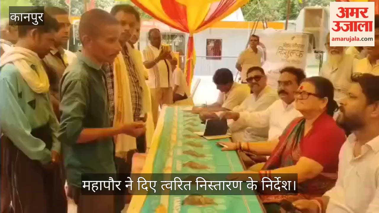 Kanpur Large turnout at Janta Hi Janardan camp Mayor Pramila Pandey listens to grievances
