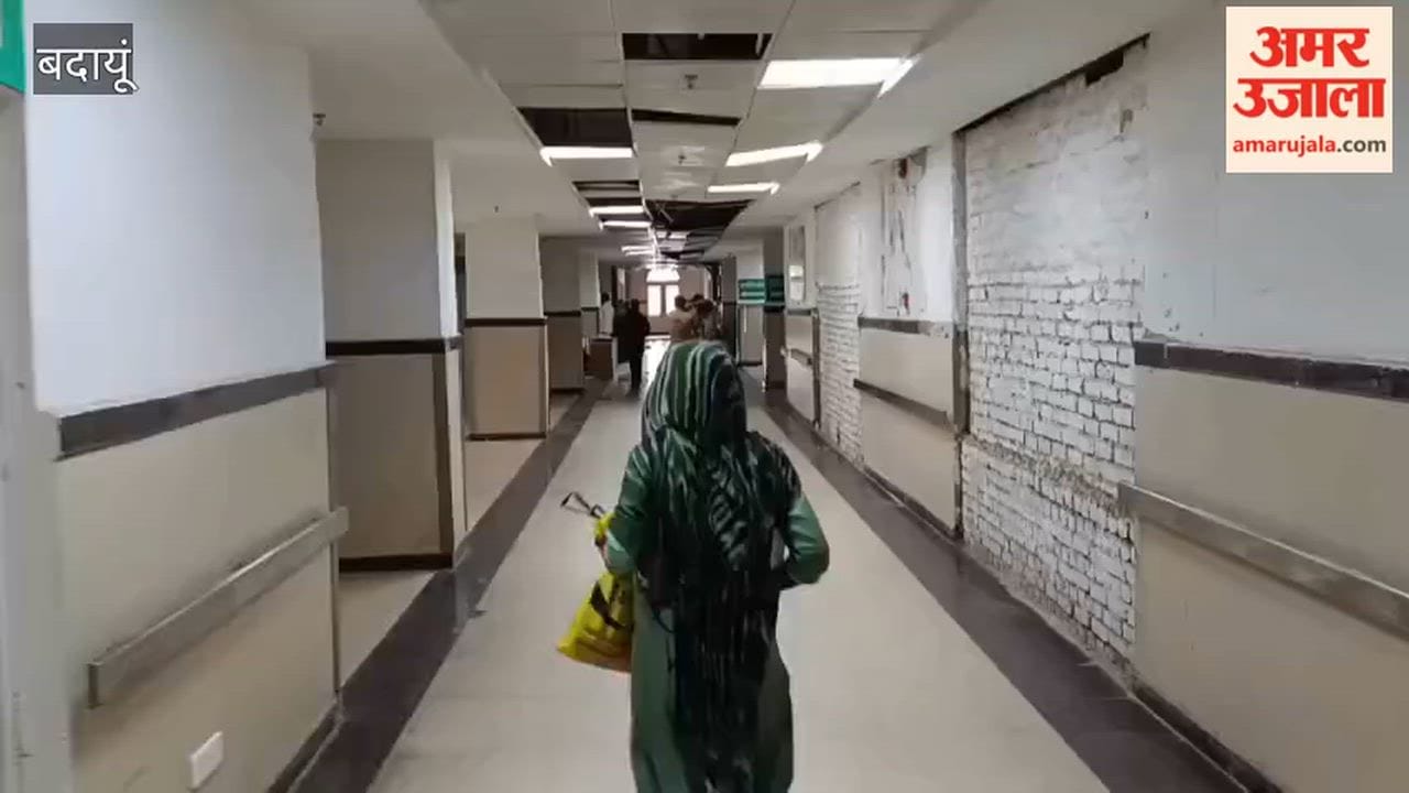 Unable to find a stretcher, a brother ran carrying his sister on his shoulder