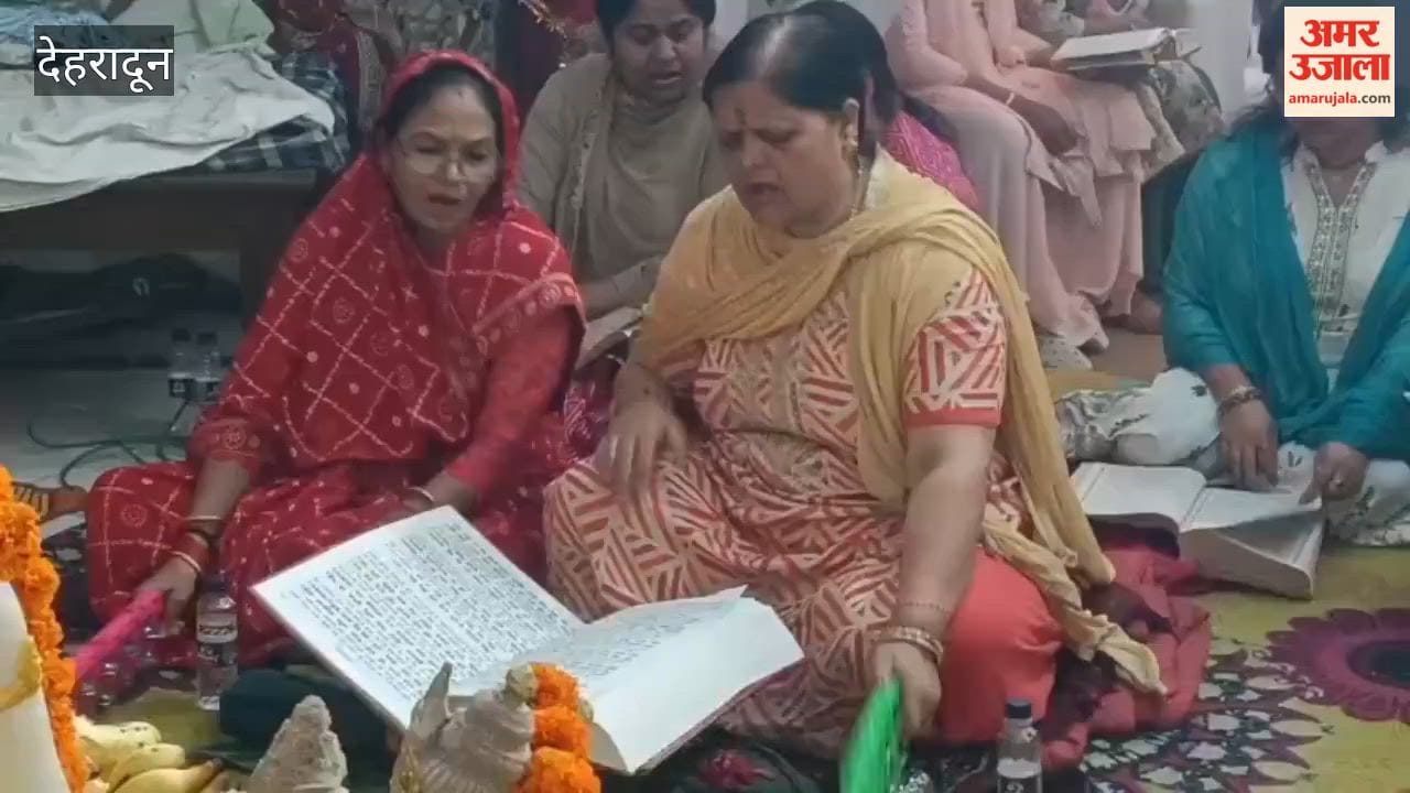 Dehradun: Hanuman Chalisa recited during the Akhand Ramayan Path at an ancient Shiva temple.
