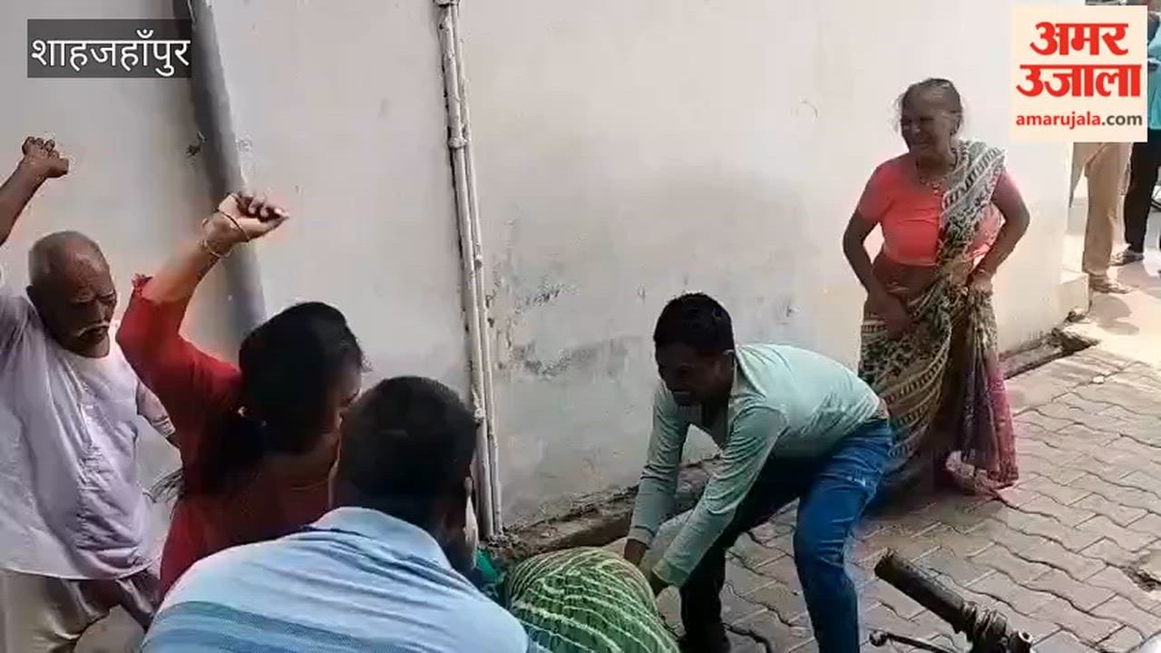 Violent clash between two groups video goes viral in Shahjahanpur
