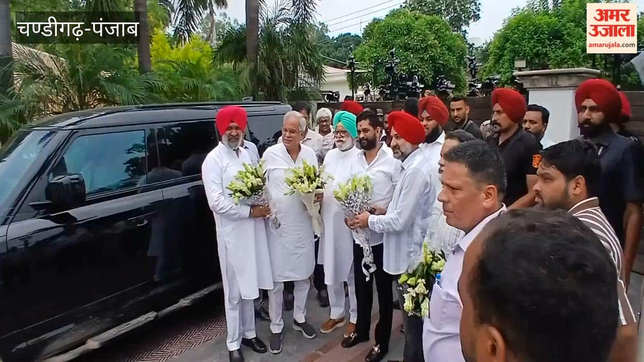 Meeting between Bhupesh Baghel and Charanjit Channi begins.