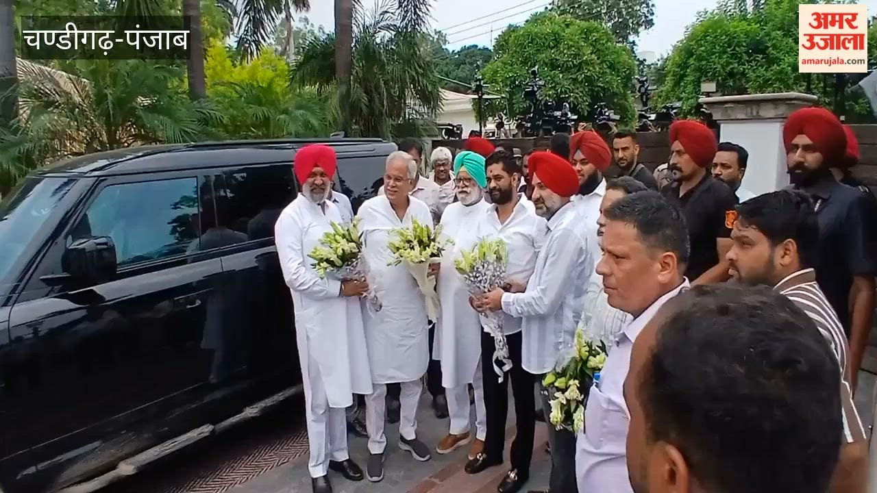 Meeting between Bhupesh Baghel and Charanjit Channi begins.