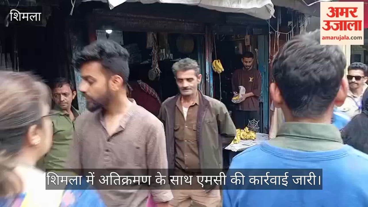 MC's anti-enccroachment drive continues in Shimla; goods seized in Lower Bazaar.
