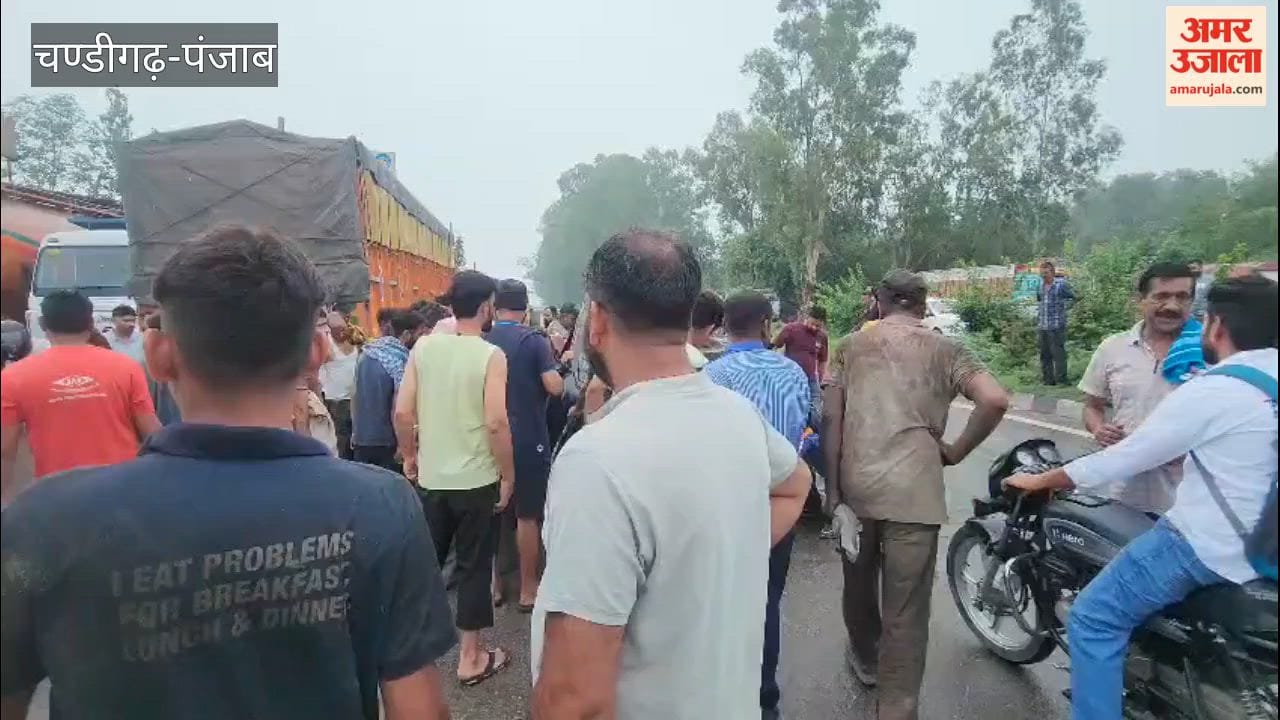Eight people injured in collision between a tipper truck and an auto-rickshaw in Pathankot