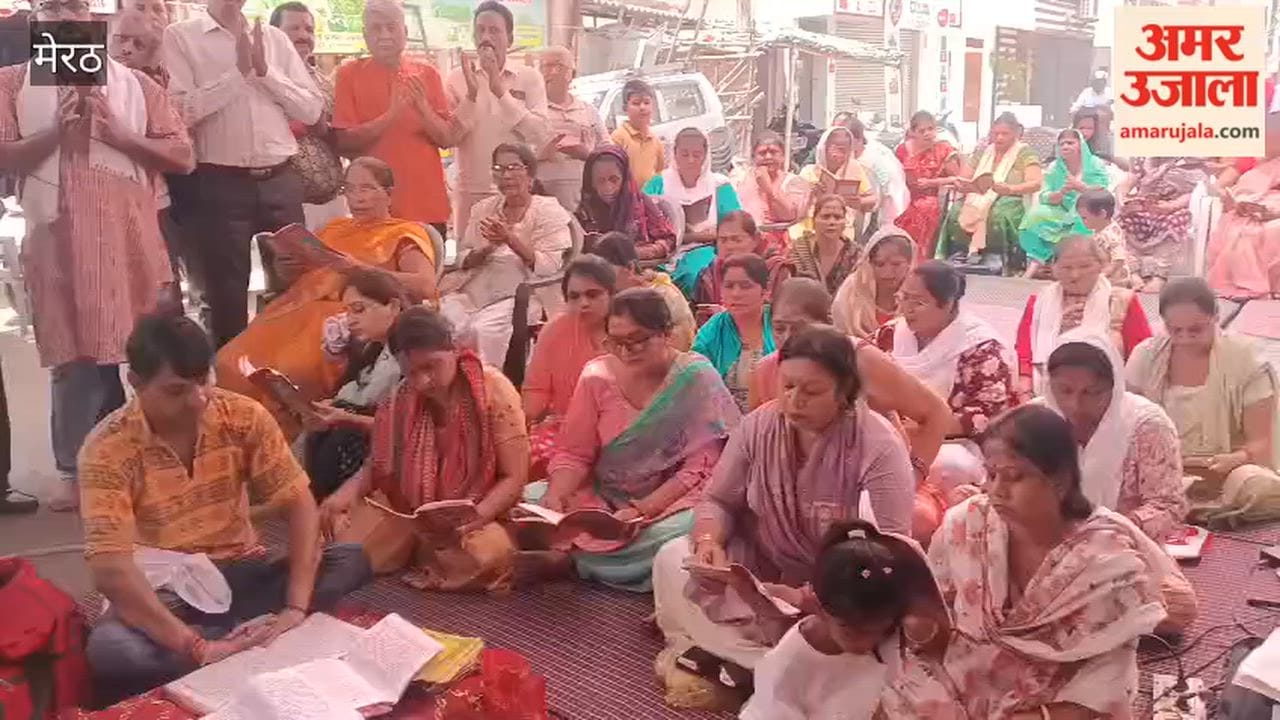 Meerut: Hanuman Chalisa recited at Central Market; women offered prayers.