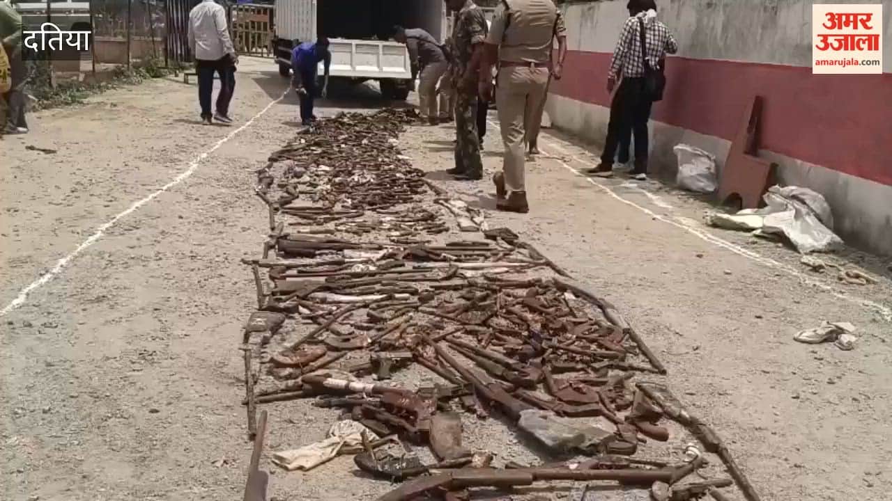 Datia: Over 600 illegal weapons destroyed following a court order; the operation was carried out by running a road roller over them.