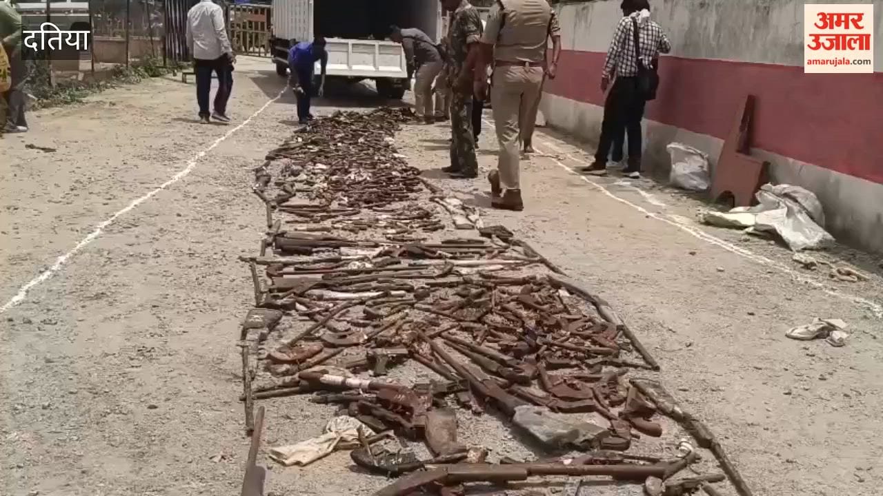 Datia: Over 600 illegal weapons destroyed following a court order; the operation was carried out by running a road roller over them.