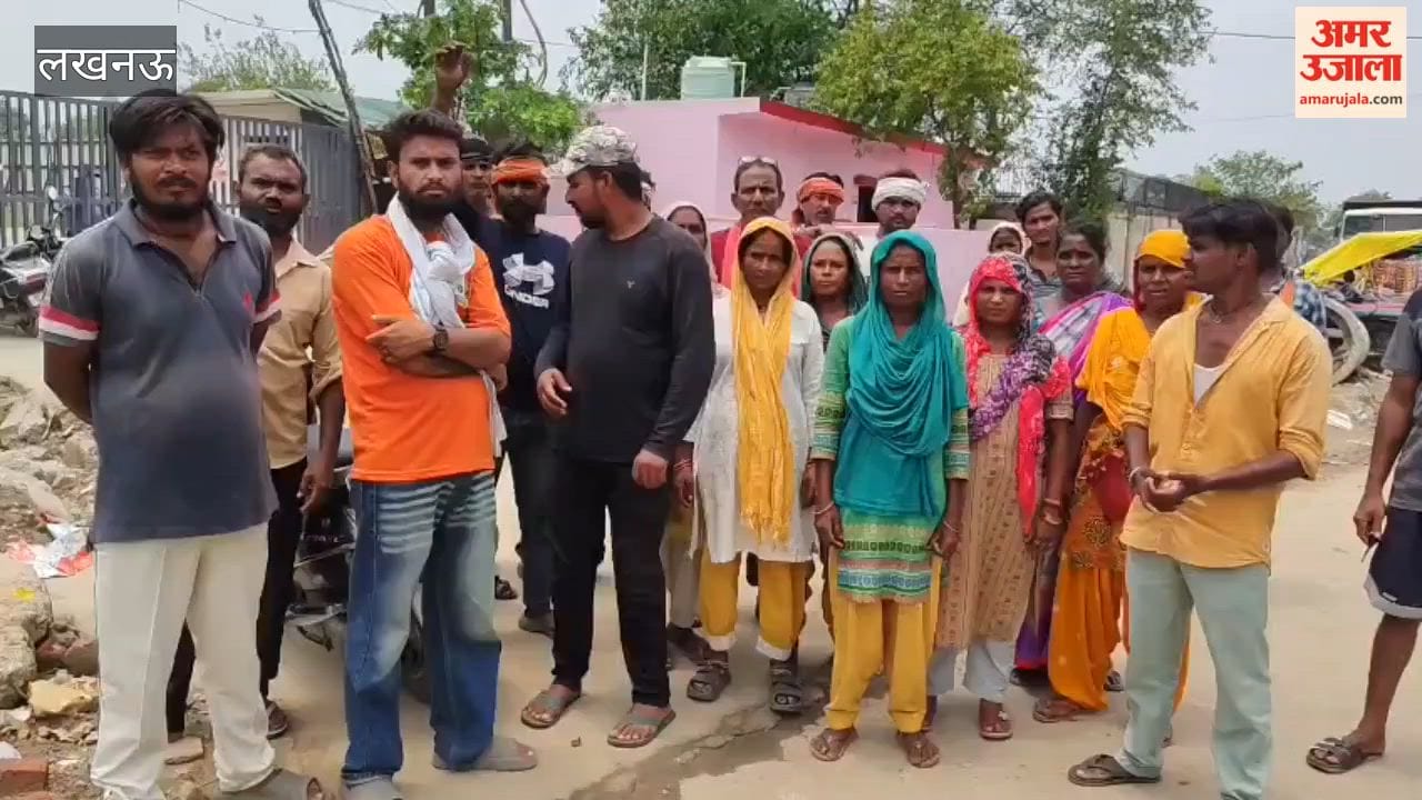 लखनऊ में वेतन न मिलने पर सफाई कर्मियों ने किया प्रदर्शन