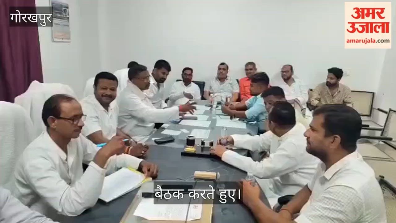 Separate meetings of BJP and SP councilors ahead of the Municipal Corporation executive committee election.