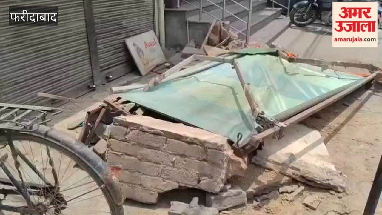 Two youths die after the balcony of an old building collapses