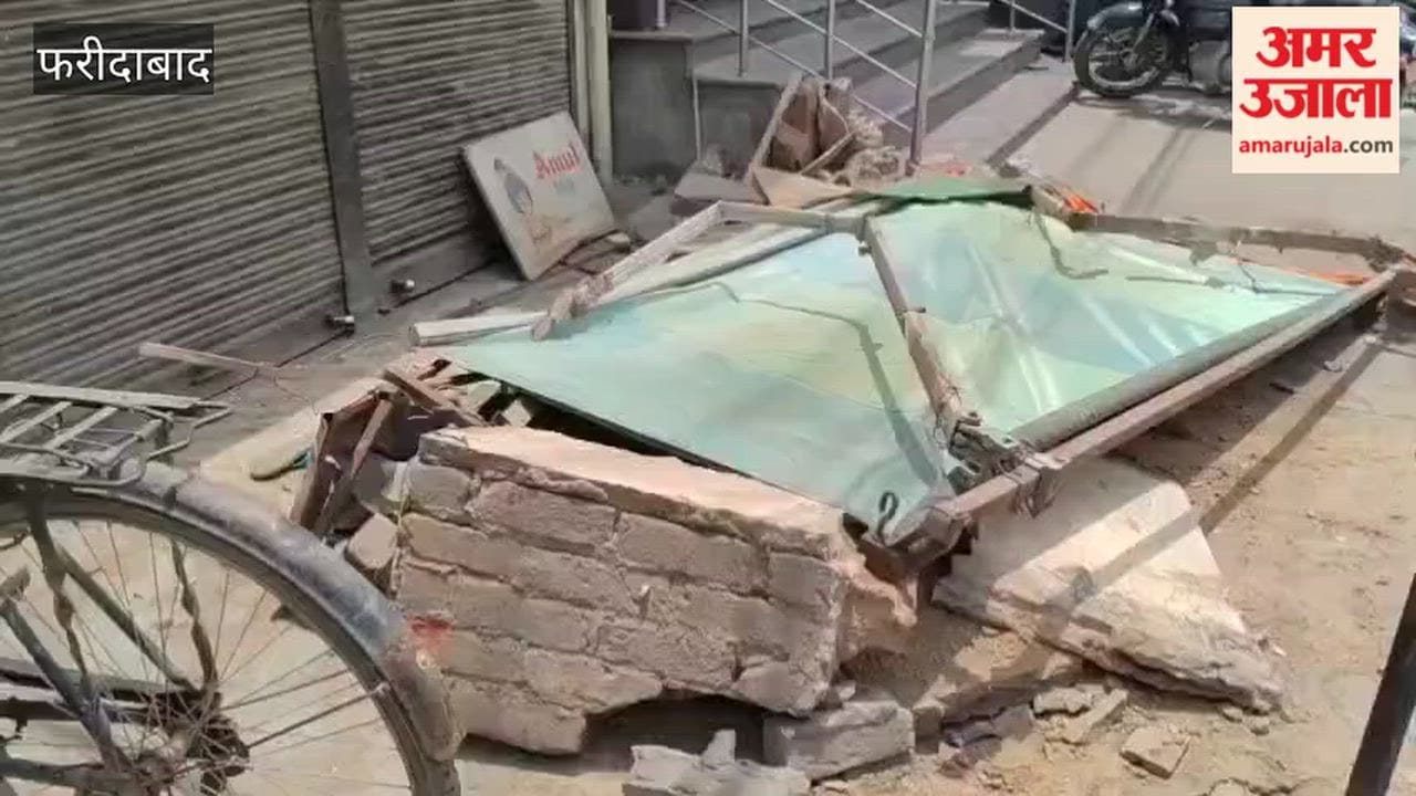 Two youths die after the balcony of an old building collapses
