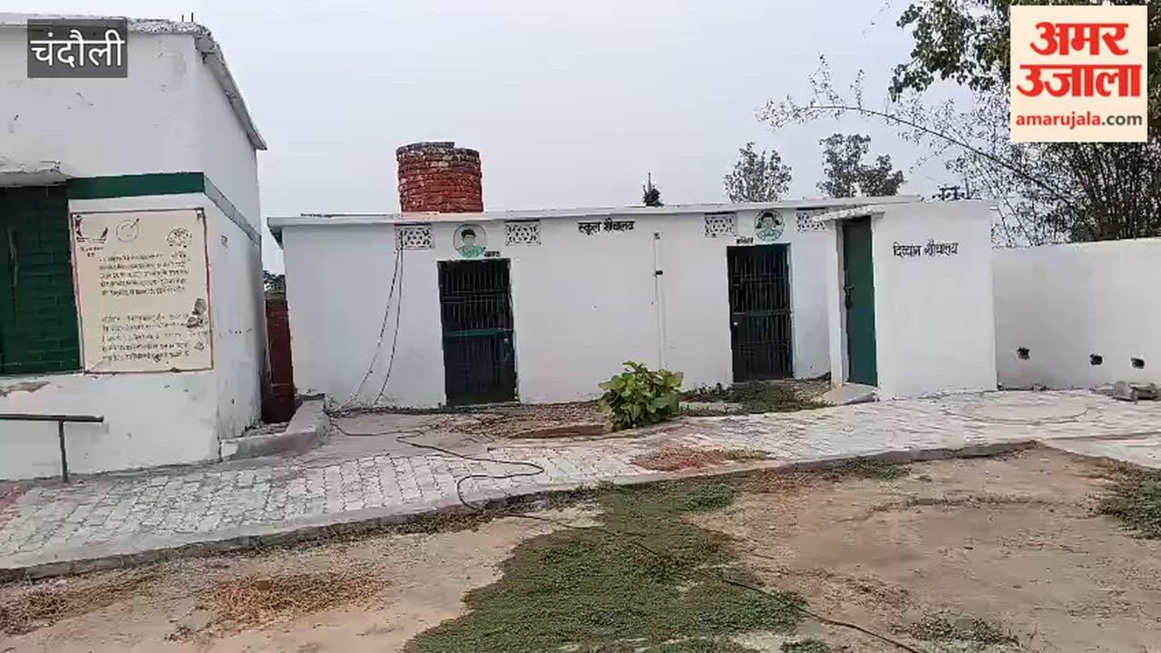 Risk of accident due to open well on primary school premises; villagers demand a blockade/protest