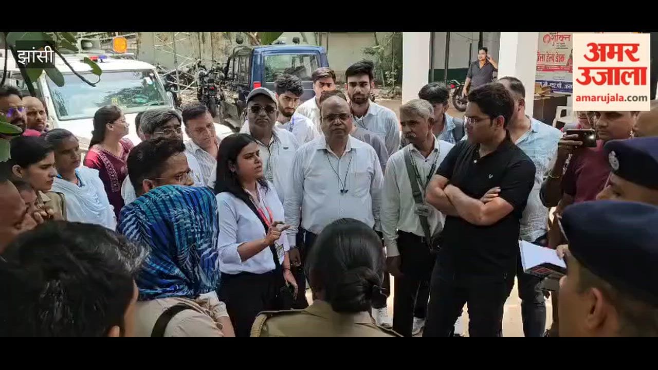 Female TTE assaulted during ticket checking on Mangala Express; questioning underway at Jhansi GRP police station.