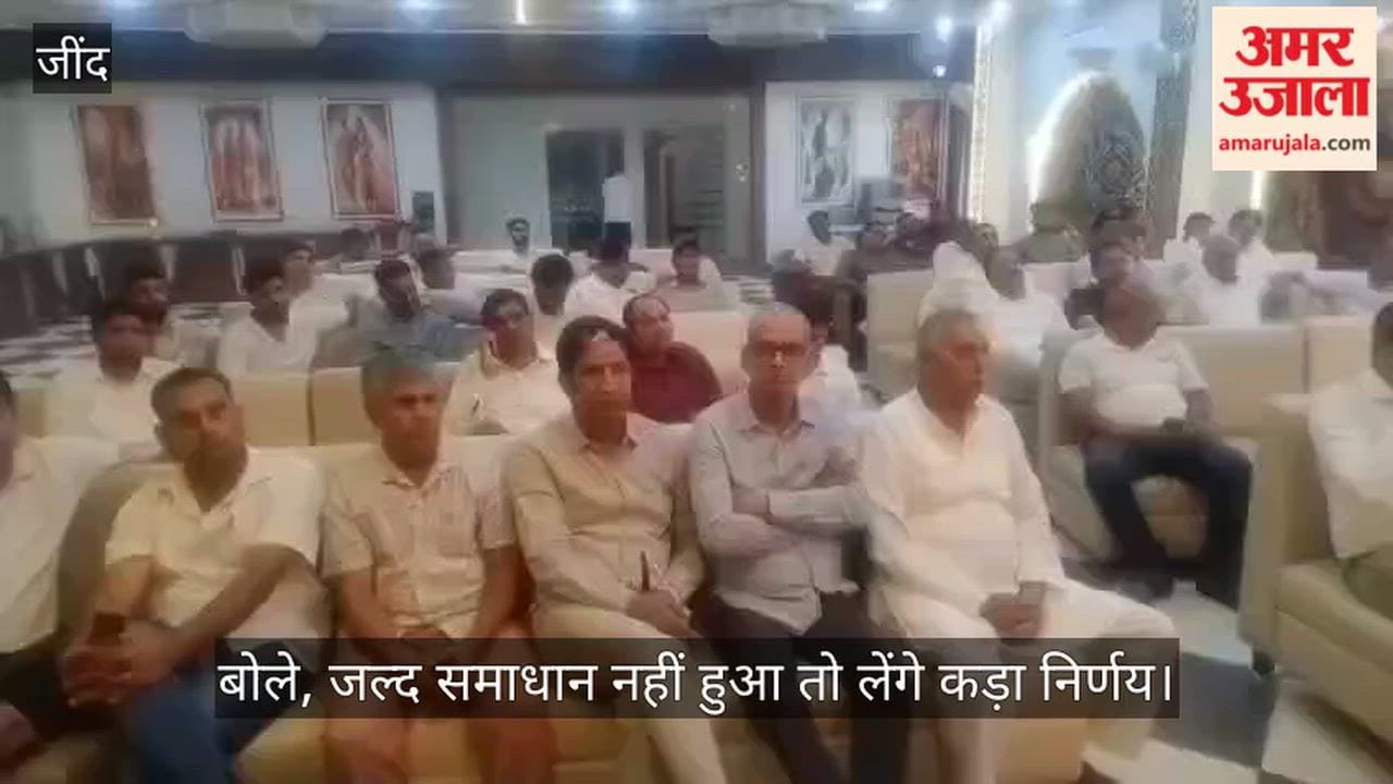 Jind: PWD contractors gathered in Jind to secure payment of outstanding dues.
