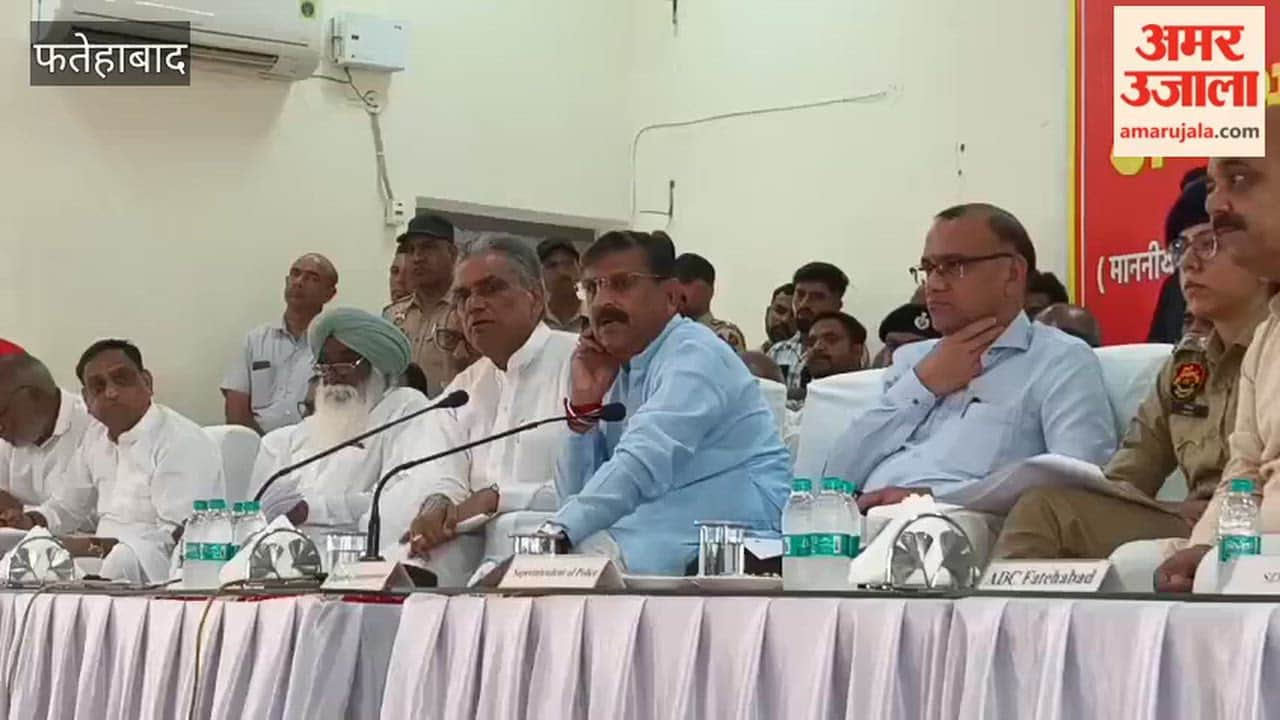 Fatehabad: Cabinet Minister Krishan Bedi heard 14 cases and reprimanded officials from the police, irrigation, and electricity departments.