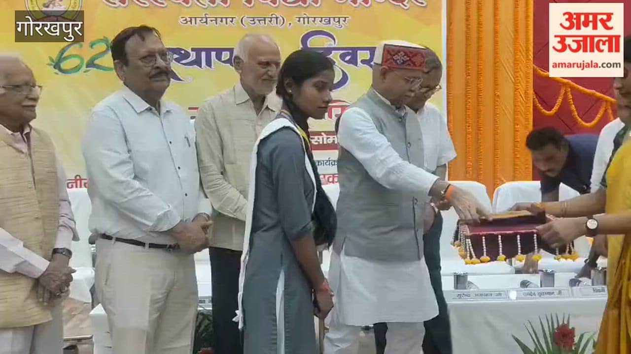 Governor honoring the children
