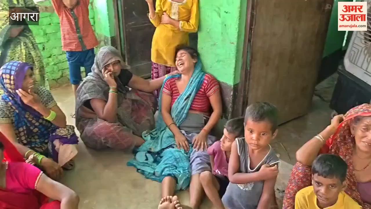 Motorcyclist hits girl student in agra